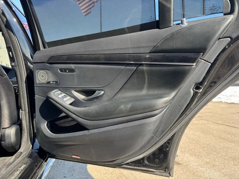 Used 2019 Mercedes-Benz S 560 4MATIC Sedan w/ AMG Line Exterior image 41
