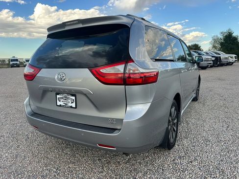 Used 2018 Toyota Sienna XLE w/ XLE Navigation Package AWD/4WD image 10