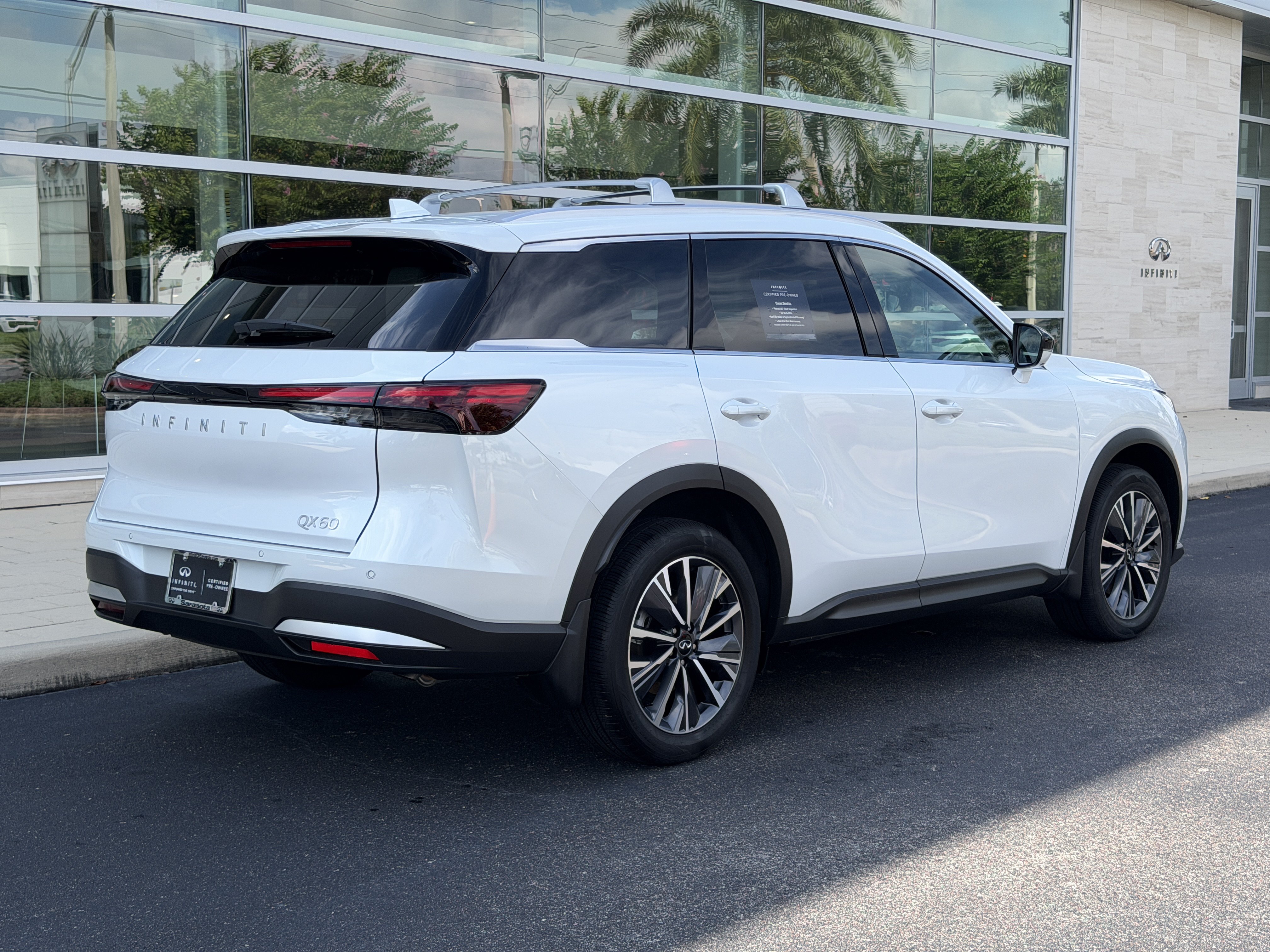 Certified 2027 INFINITI QX60 Luxe w/ Family Package FWD image 7
