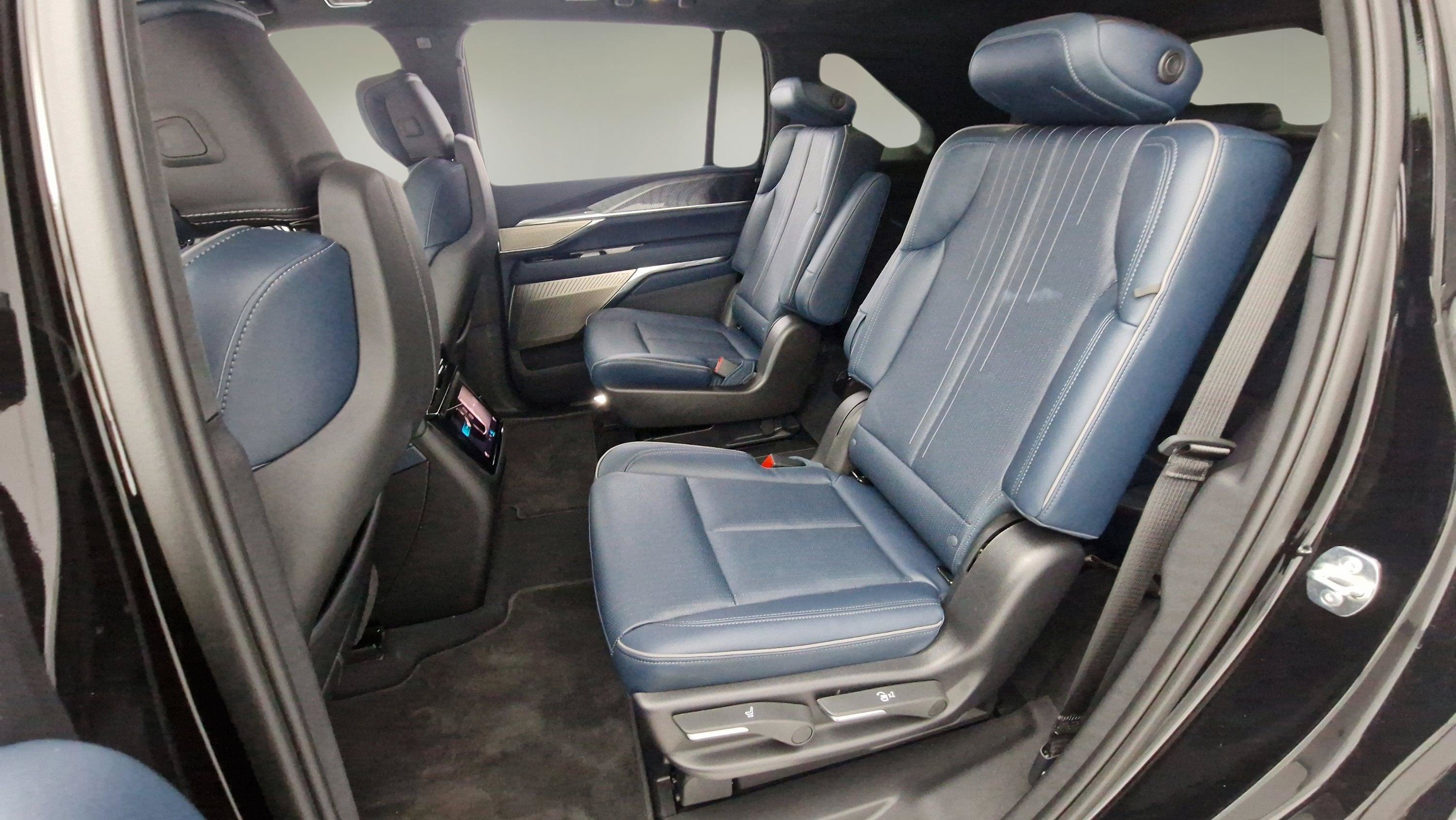 New 2025 Cadillac Escalade IQ Sport 2 w/ LPO, ONYX Package AWD/4WD image 11