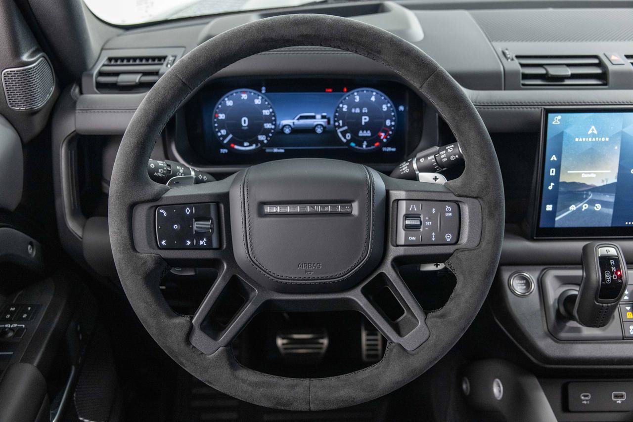 Used 2023 Land Rover Defender 110 V8 AWD/4WD image 44