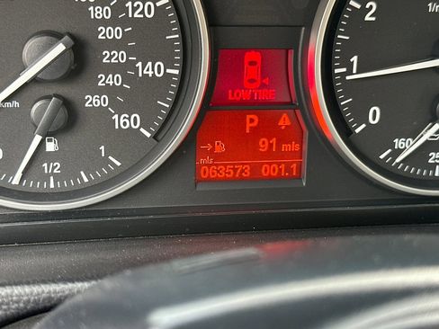 Used 2013 BMW 335i Convertible image 20