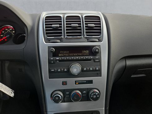 Used 2012 GMC Acadia SLE image 17