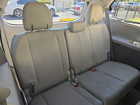Used 2014 Toyota Sienna XLE image 24