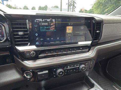 Used 2025 Chevrolet Silverado 1500 LTZ w/ LTZ Premium Package AWD/4WD image 31