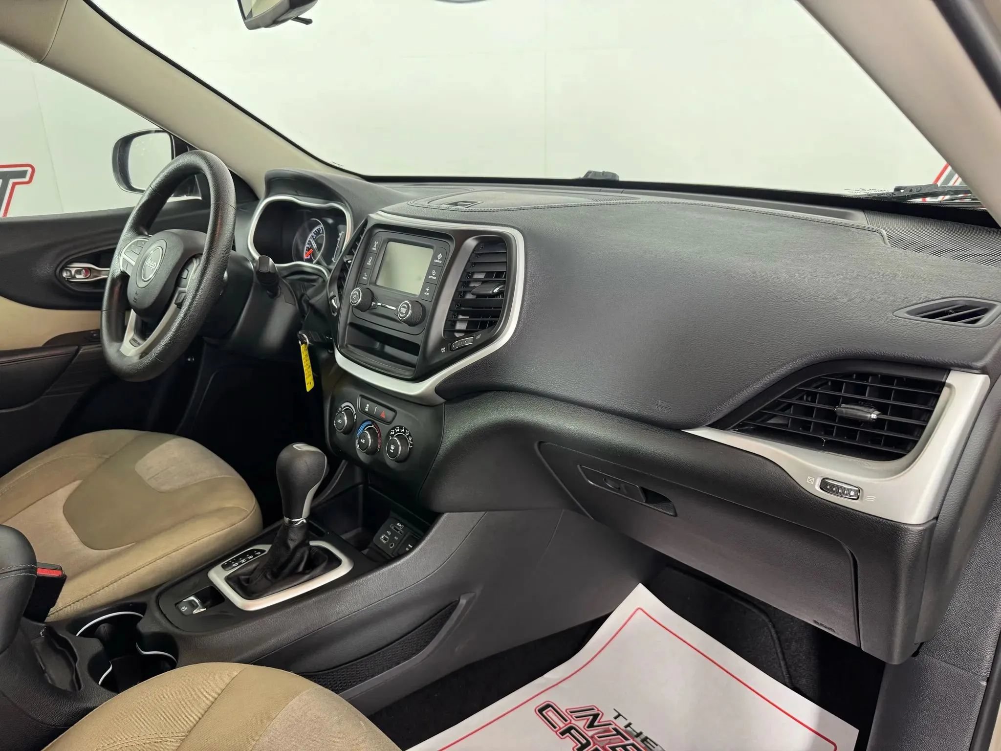 Used 2015 Jeep Cherokee Sport FWD image 12