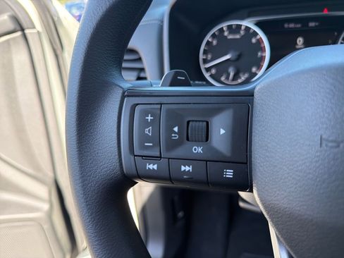 Certified 2025 Nissan Rogue S FWD image 28