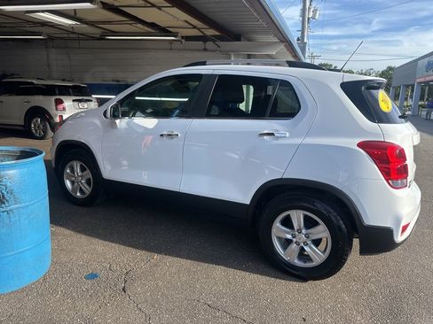 Used 2019 Chevrolet Trax LT w/ LT Convenience Package image 11