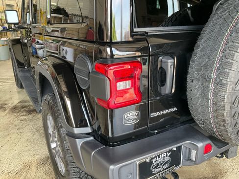 Used 2025 Jeep Wrangler Unlimited Sahara w/ Safety Group AWD/4WD image 22