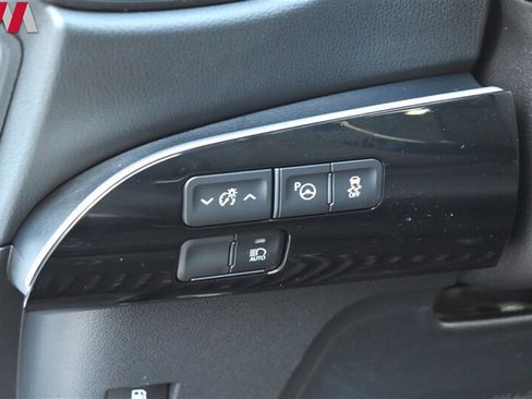Used 2021 Toyota Prius LE FWD image 16