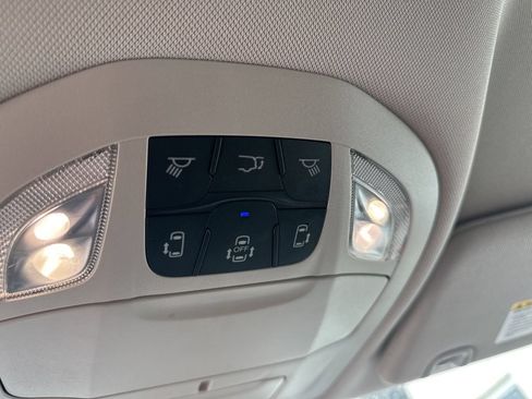 Used 2023 Chrysler Voyager LX FWD image 21