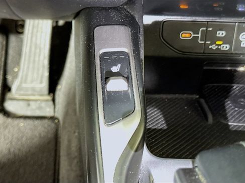 Used 2024 Kia Sorento S FWD image 18