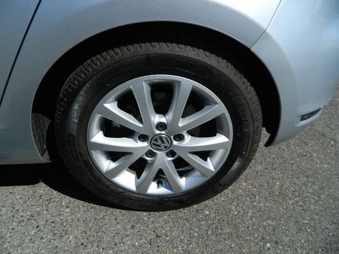 Used 2013 Volkswagen Golf 4-Door FWD image 22