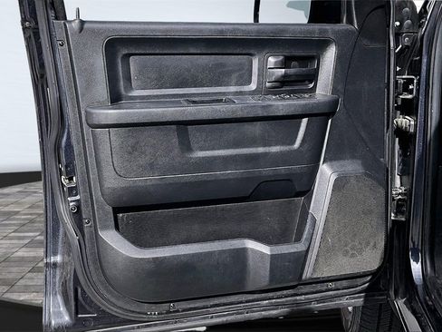 Used 2017 RAM 1500 Express image 25