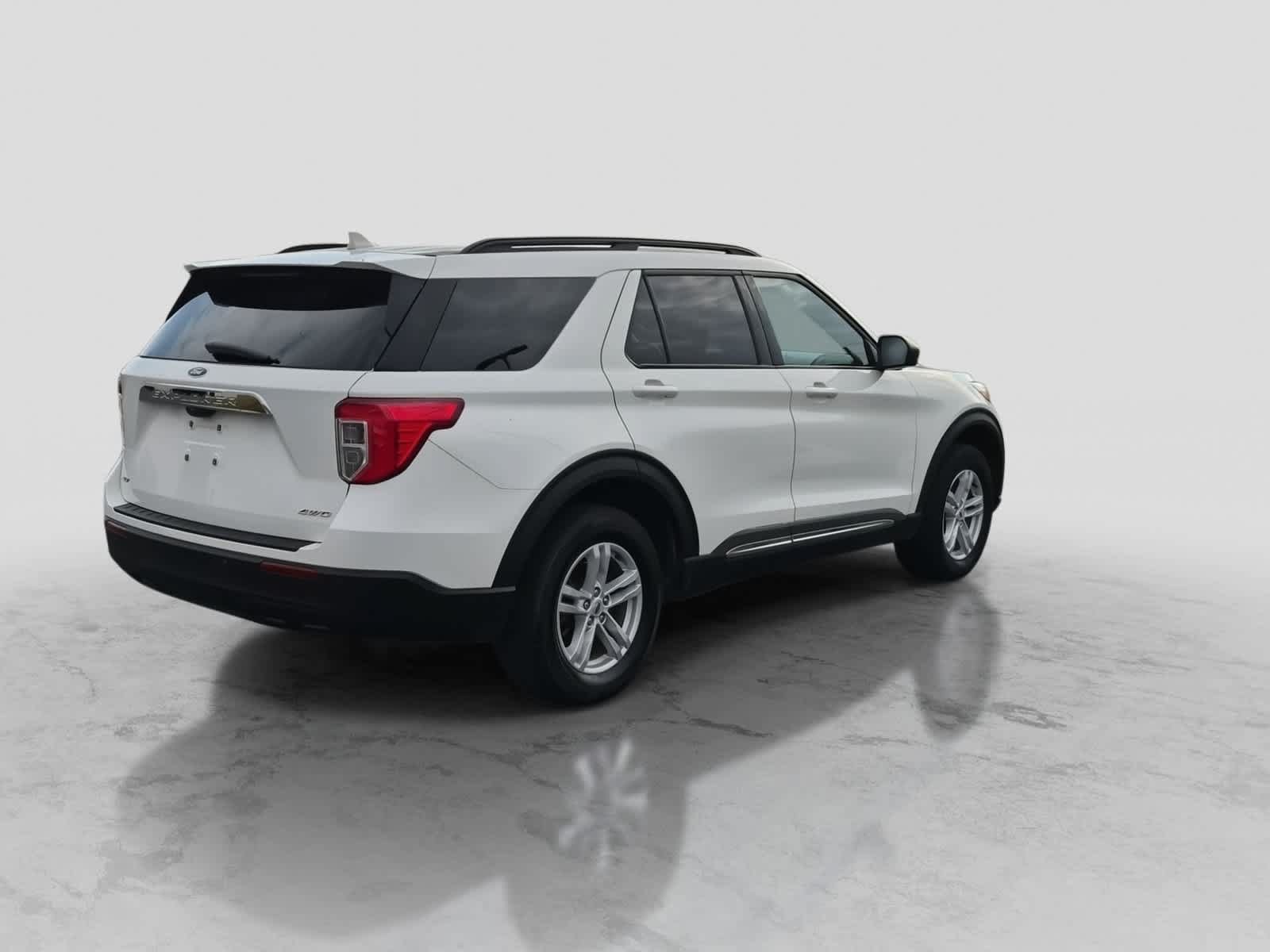 Used 2023 Ford Explorer XLT AWD/4WD image 8