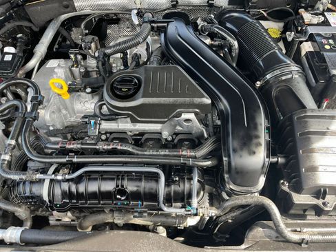 Used 2025 Volkswagen Jetta SE image 32