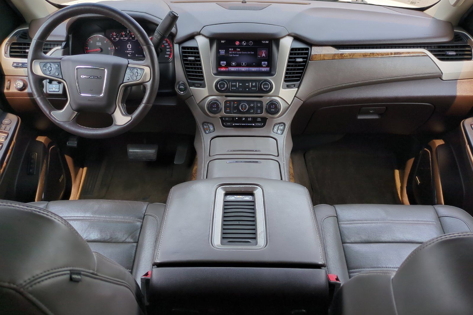Used 2015 GMC Yukon Denali w/ Premium Package AWD/4WD image 14