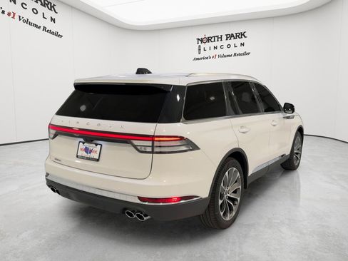 New 2026 Lincoln Aviator AWD image 9