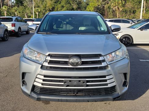 Used 2018 Toyota Highlander LE image 2