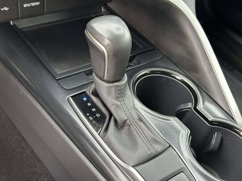 Used 2020 Toyota Camry SE image 31