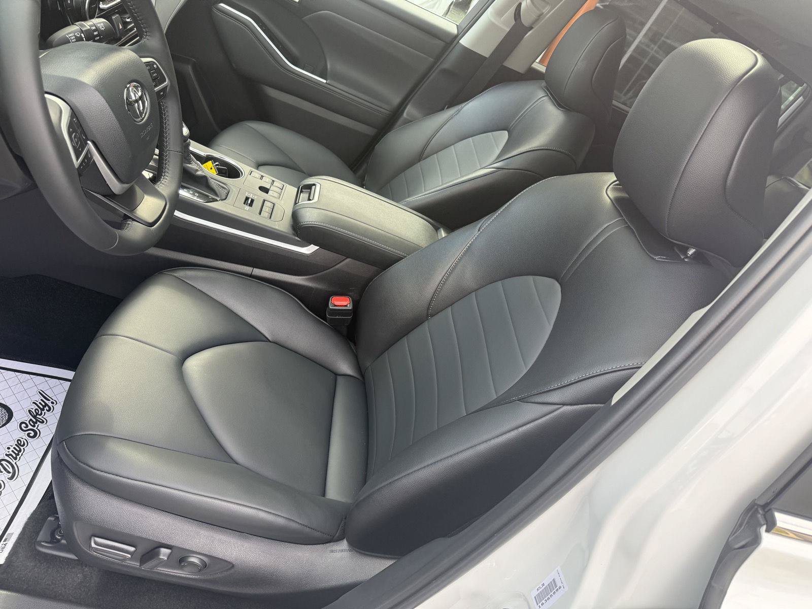 Used 2026 Toyota Highlander XLE AWD/4WD image 38