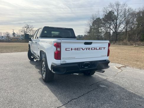 Used 2024 Chevrolet Silverado 2500 Custom image 5