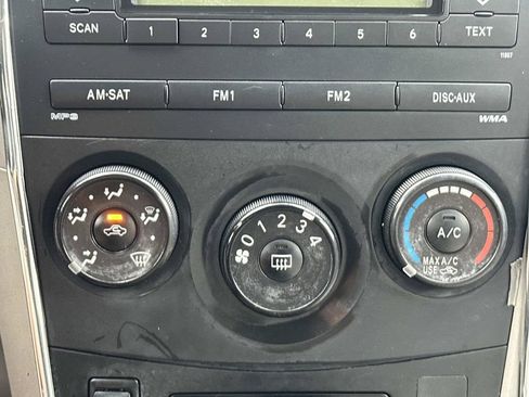 Used 2013 Toyota Corolla L FWD image 32