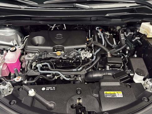Used 2024 Toyota Sienna LE FWD image 38