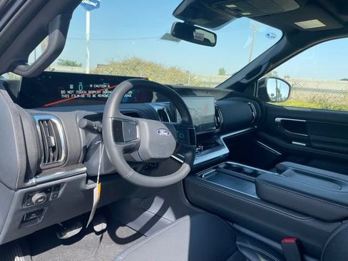 New 2027 Ford Expedition Platinum w/ Stealth Performance Package AWD/4WD image 9