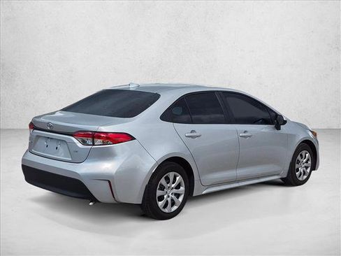 Used 2026 Toyota Corolla LE FWD image 5