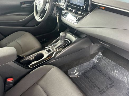 Used 2022 Toyota Corolla LE FWD image 17