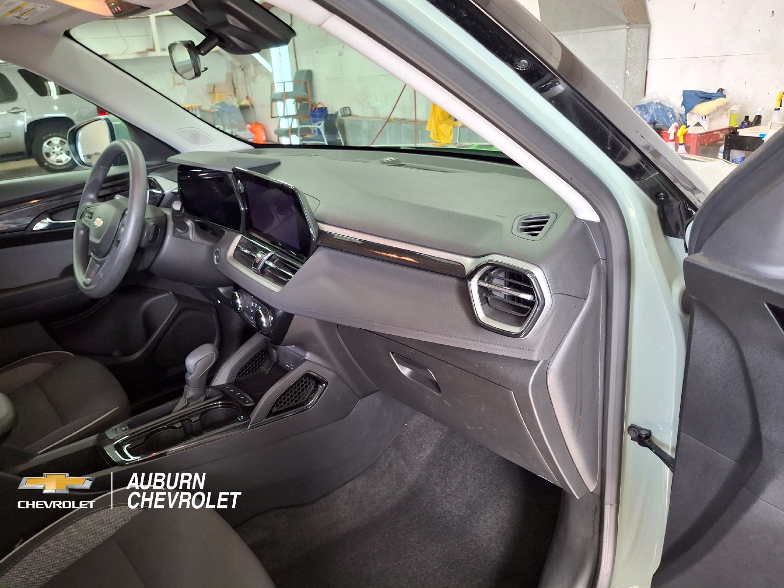 Used 2025 Chevrolet TrailBlazer LT AWD/4WD image 17