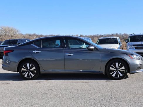 Used 2022 Nissan Altima 2.5 SV w/ SV Premium Package image 7