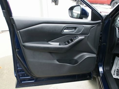 Used 2024 Nissan Rogue SV image 12