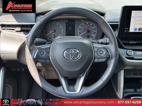 Used 2024 Toyota Corolla Cross AWD Hybrid w/ Moonroof Package image 17