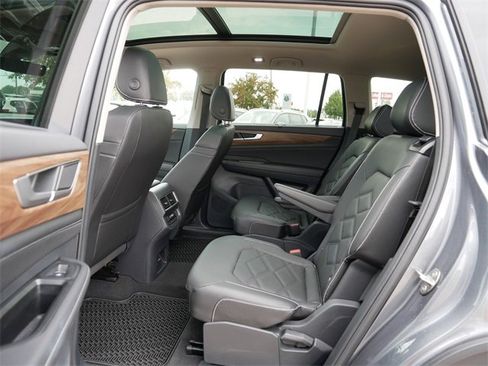 Certified 2025 Volkswagen Atlas SE image 18