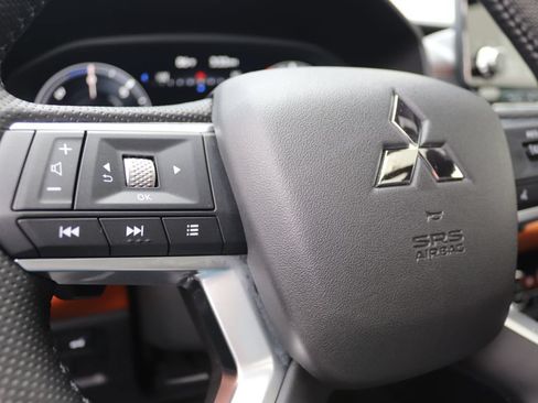 Used 2025 Mitsubishi Outlander 4WD Plug-In Hybrid image 37