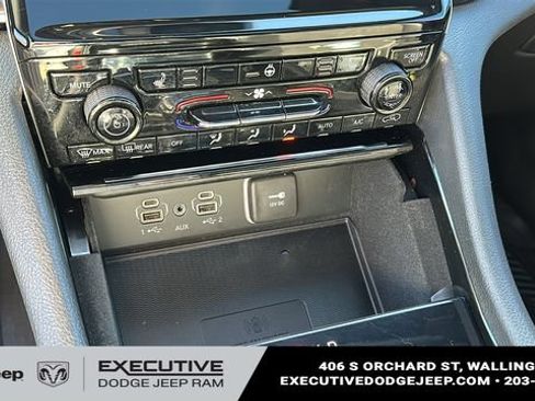 Used 2023 Jeep Grand Cherokee Altitude AWD/4WD image 17