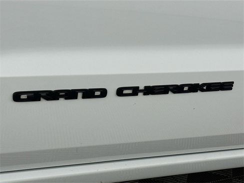 Used 2018 Jeep Grand Cherokee Altitude image 26