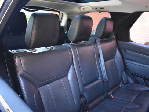 Used 2017 Land Rover Discovery HSE image 21