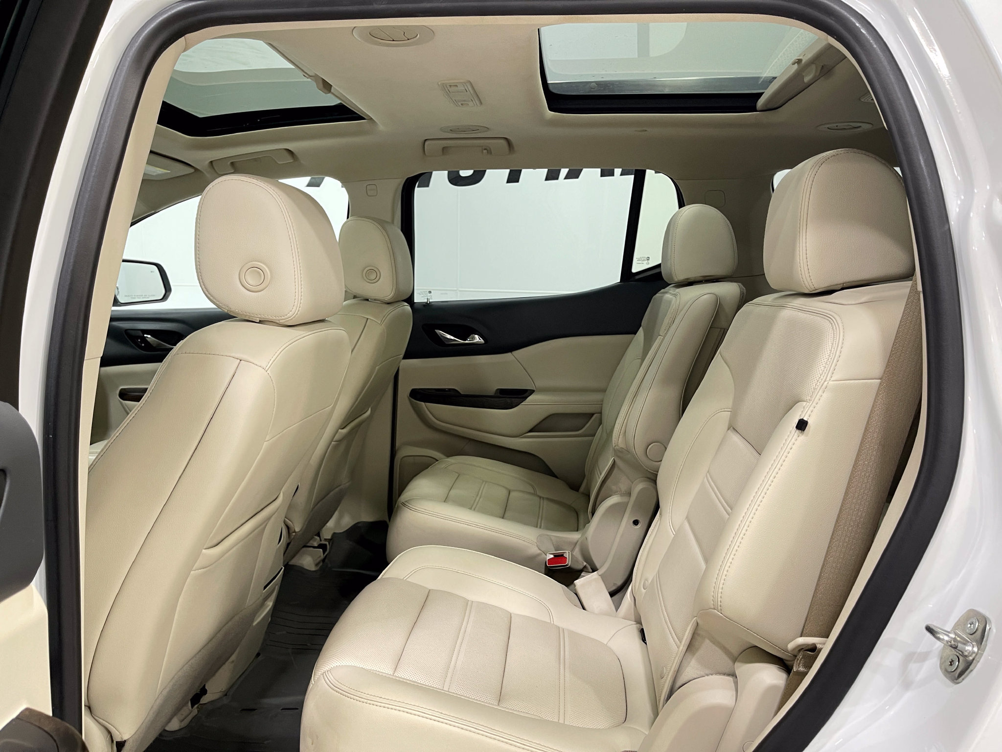 Used 2021 GMC Acadia Denali w/ Denali Technology Package FWD image 28