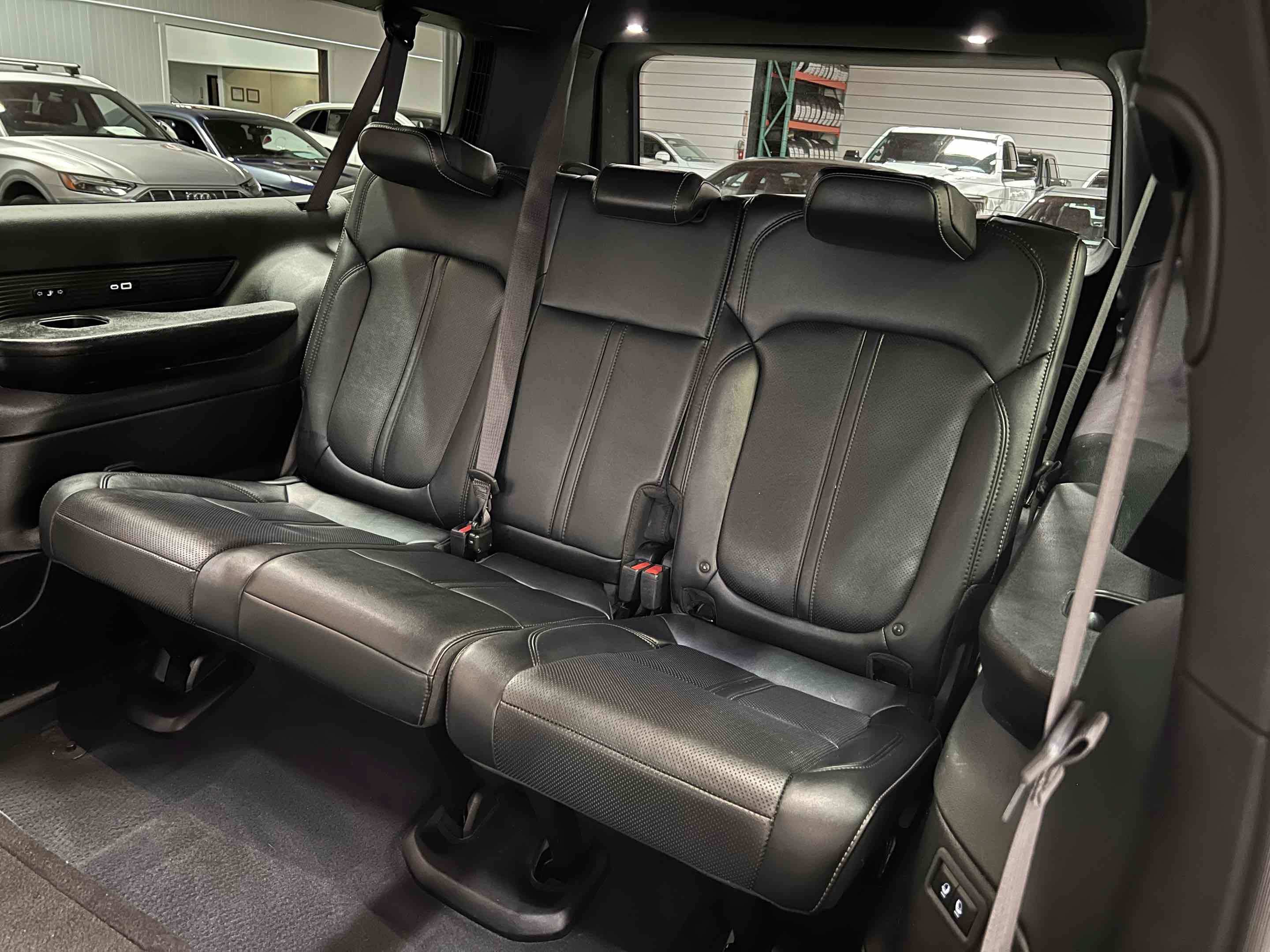 Used 2024 Jeep Wagoneer L Series II AWD/4WD image 6