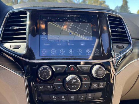 Used 2020 Jeep Grand Cherokee Limited RWD image 16