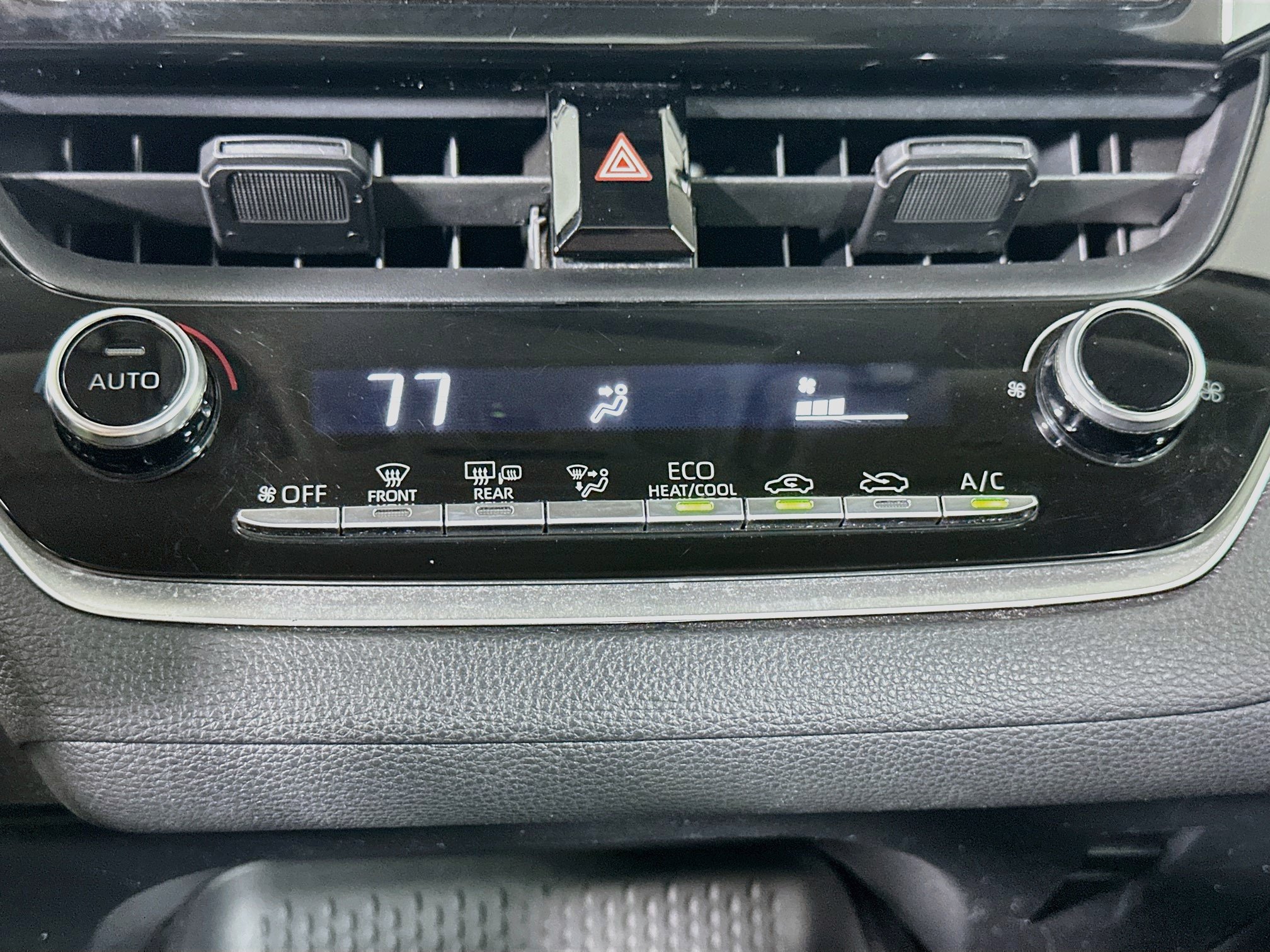 Used 2021 Toyota Corolla LE FWD image 23