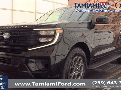 Used 2025 Ford Expedition Max Active AWD/4WD image 1