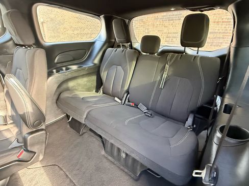 Used 2023 Chrysler Pacifica Touring image 23