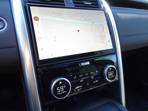 New 2025 Land Rover Discovery S AWD/4WD image 3