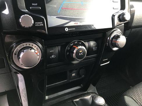 Used 2020 Toyota 4Runner TRD Off-Road image 18