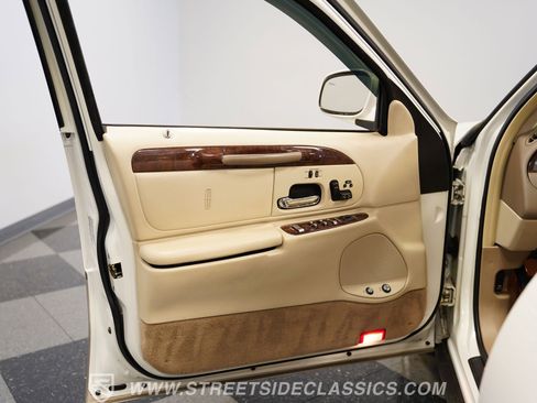 Used 2000 Lincoln Town Car Signature RWD image 38