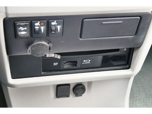 Used 2015 Toyota Sienna XLE Premium FWD image 23